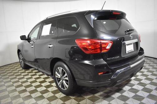 2017 Nissan Pathfinder SV