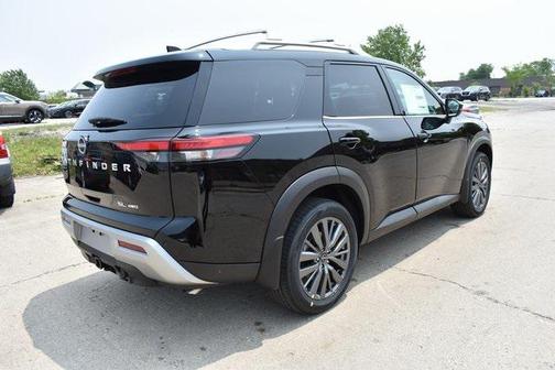 2025 Nissan Pathfinder SL 4WD
