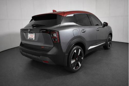 Gun Metallic/Scarlet Ember Tintcoat 2025 Nissan Kicks SR