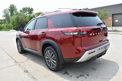 2025 Nissan Pathfinder SL 4WD