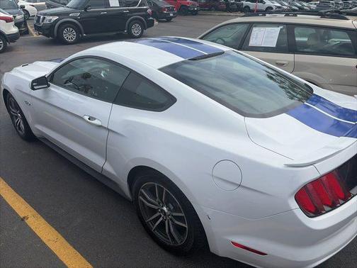 Oxford White 2017 Ford Mustang GT