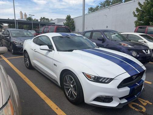 Oxford White 2017 Ford Mustang GT
