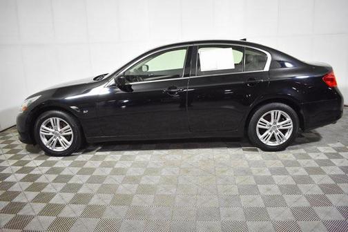2015 INFINITI Q40 Base
