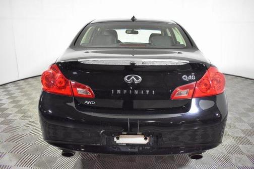 2015 INFINITI Q40 Base