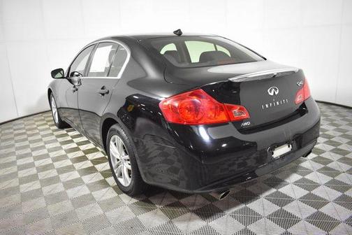2015 INFINITI Q40 Base