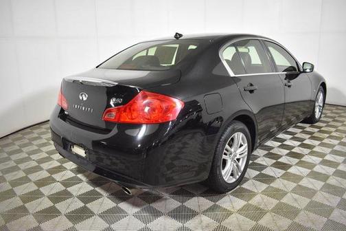 2015 INFINITI Q40 Base