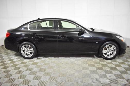 2015 INFINITI Q40 Base