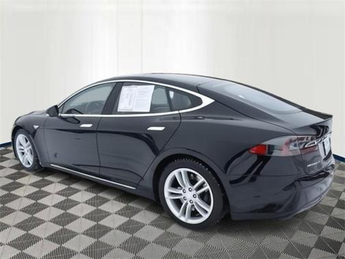 2016 Tesla Model S 90D