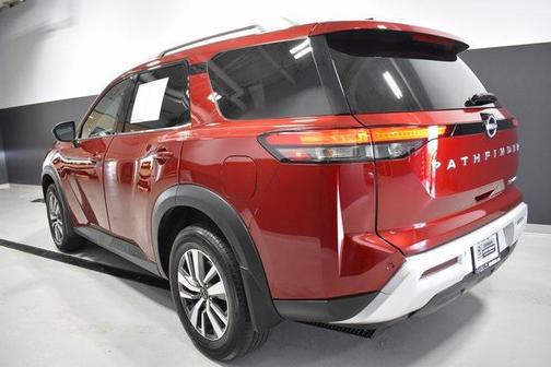 2022 Nissan Pathfinder SL 4WD