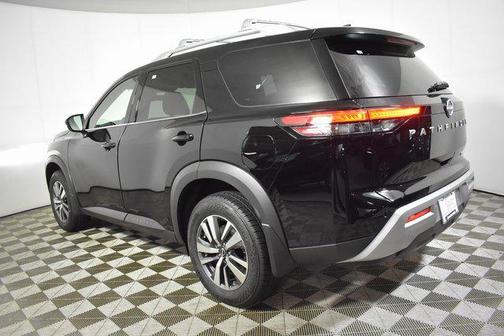 2025 Nissan Pathfinder SL 4WD