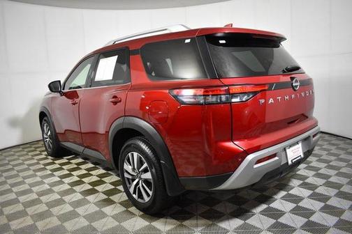 2023 Nissan Pathfinder SL 4WD