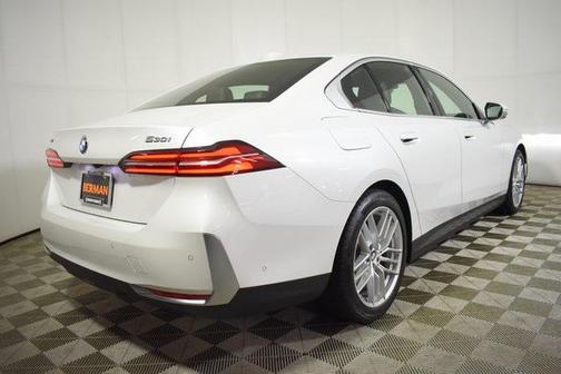2025 BMW 530 i xDrive
