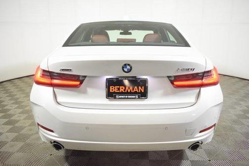 2025 BMW 330 i xDrive