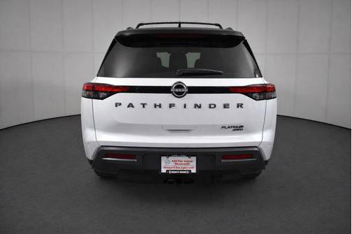Everest White Pearl Tricoat/Super Black 2026 Nissan Pathfinder Platinum