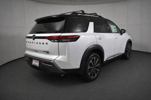 Everest White Pearl Tricoat/Super Black 2026 Nissan Pathfinder Platinum