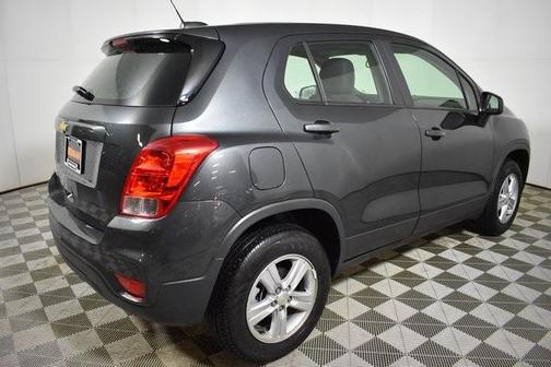 Photo 5 of 27 of 2020 Chevrolet Trax LS