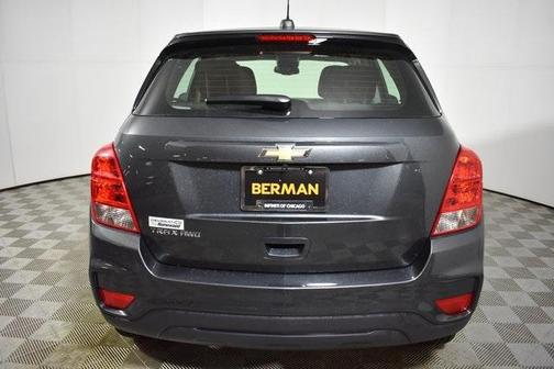 Photo 4 of 27 of 2020 Chevrolet Trax LS