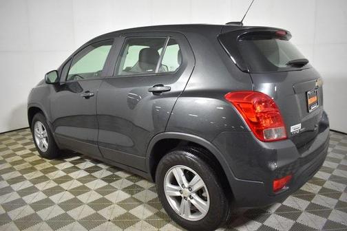 Photo 3 of 27 of 2020 Chevrolet Trax LS