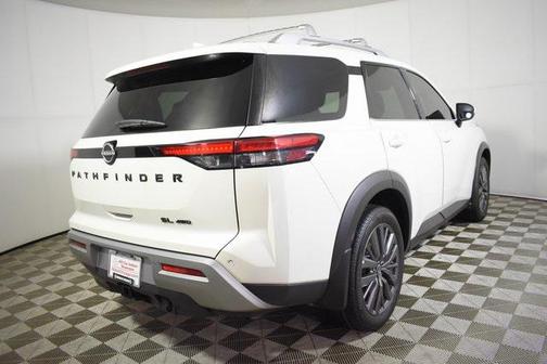 2024 Nissan Pathfinder SL 4WD