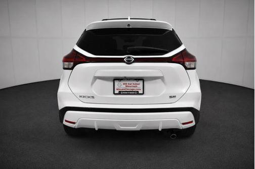 Aspen White Tricoat 2021 Nissan Kicks SR