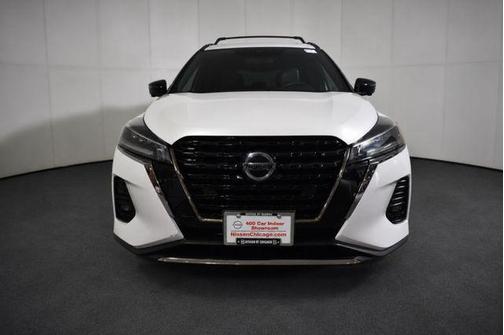 Aspen White Tricoat 2021 Nissan Kicks SR