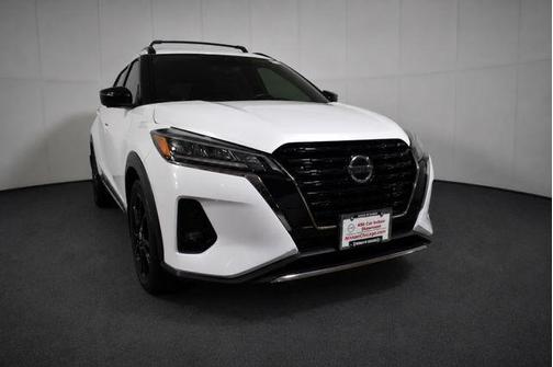 Aspen White Tricoat 2021 Nissan Kicks SR