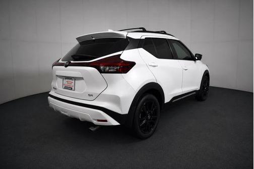 Aspen White Tricoat 2021 Nissan Kicks SR