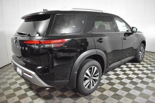 2025 Nissan Pathfinder SL 4WD