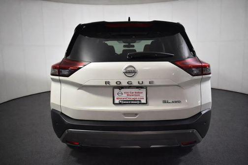 Pearl White Tricoat/Super Black 2023 Nissan Rogue SL