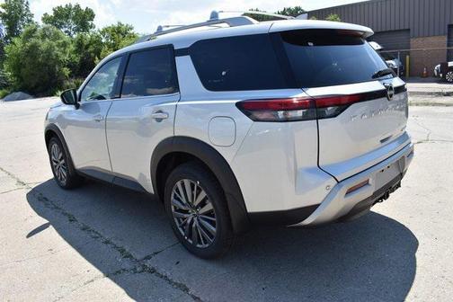 2025 Nissan Pathfinder SL 4WD