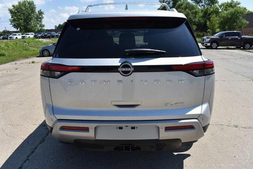 2025 Nissan Pathfinder SL 4WD
