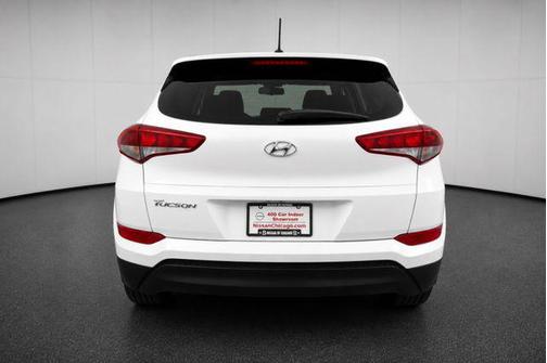 Winter White 2016 Hyundai TUCSON SE