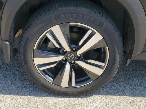 Super Black 2023 Nissan Rogue SL