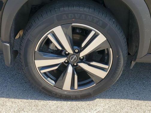 Super Black 2023 Nissan Rogue SL