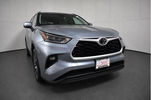 Moon Dust 2020 Toyota Highlander XLE