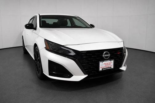 Pearl White Tricoat 2023 Nissan Altima SR FWD
