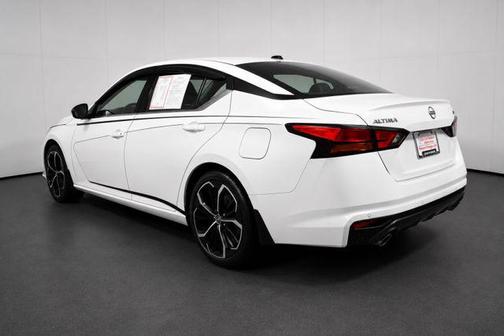 Pearl White Tricoat 2023 Nissan Altima SR FWD