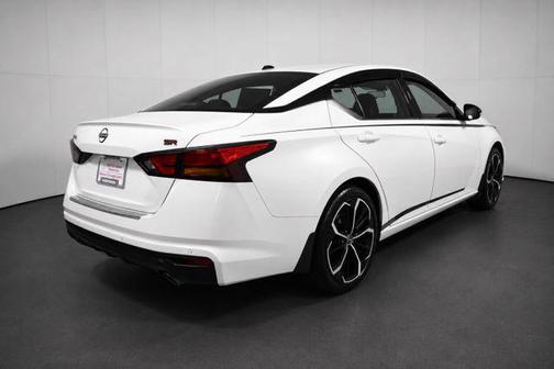 Pearl White Tricoat 2023 Nissan Altima SR FWD