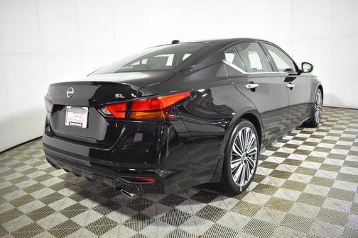 2025 Nissan Altima SL FWD