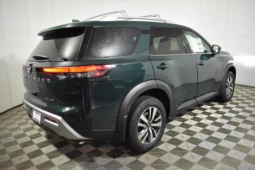 2025 Nissan Pathfinder SL 4WD