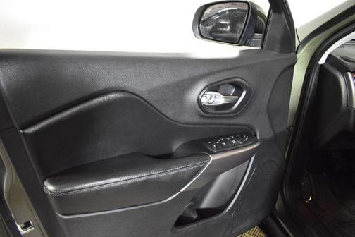 Olive Green Pearlcoat 2019 Jeep Cherokee Latitude Plus