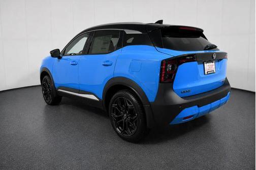 Arctic Ice Blue Metallic/Super Black 2026 Nissan Kicks SR