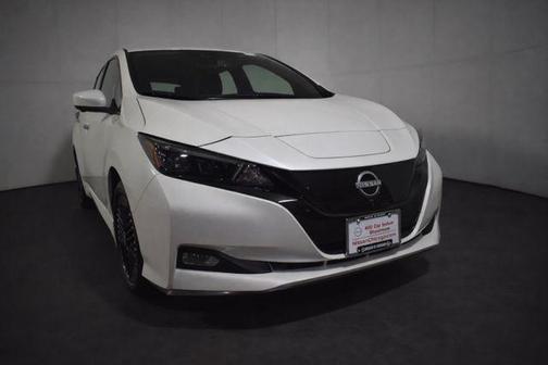 Pearl White Tricoat 2025 Nissan Leaf SV PLUS