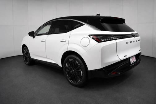 Everest White Pearl Tricoat/Super Black 2026 Nissan Murano Platinum