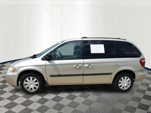 2005 Chrysler Town & Country Base