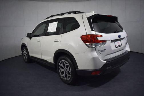 Crystal White Pearl 2022 Subaru Forester Premium