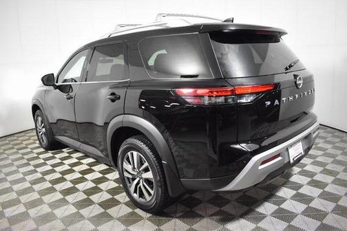 2023 Nissan Pathfinder SL 4WD
