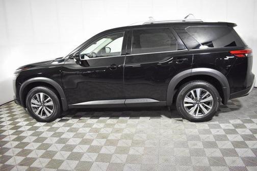 2023 Nissan Pathfinder SL 4WD