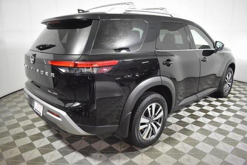2023 Nissan Pathfinder SL 4WD