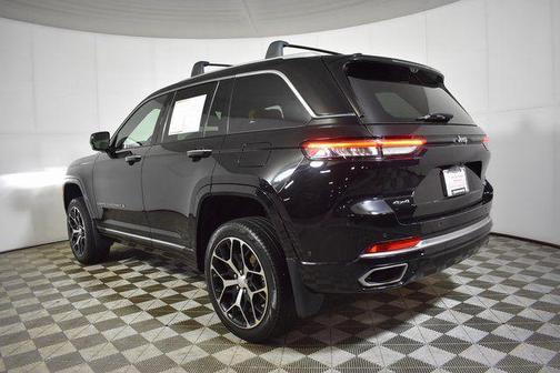 2022 Jeep Grand Cherokee Summit